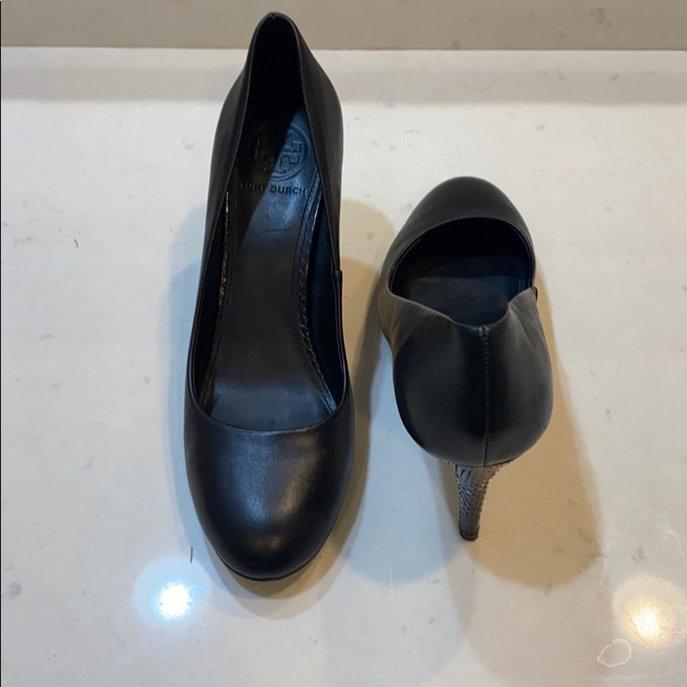 Tory Burch 8.5 black pump with snake heel